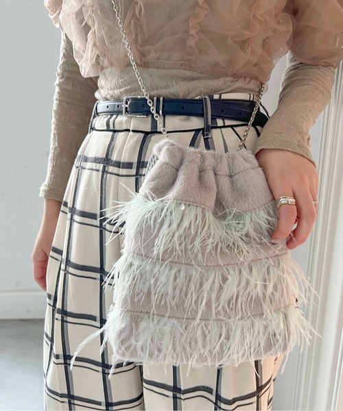 Casselini（キャセリーニ）の「Casselini(キャセリーニ)フラッフィーフェザー巾着（ショルダーバッグ・レディース・グレー/ブラック/ピンク・FREE）」の19枚目の写真