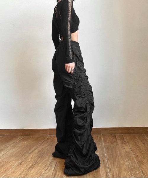 SHEENA（シーナ）の「シャーリングデザインナイロンパンツ（カーゴパンツ・レディース・ブラック・M）」の17枚目の写真