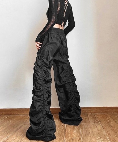SHEENA（シーナ）の「シャーリングデザインナイロンパンツ（カーゴパンツ・レディース・ブラック・M）」の15枚目の写真