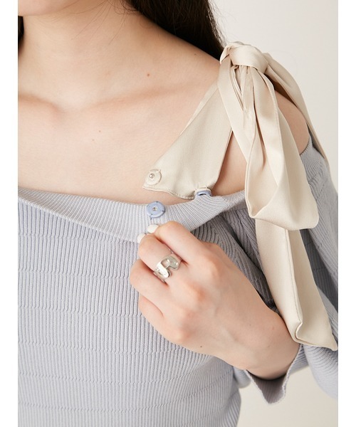 LILY BROWN（リリーブラウン）の「ショルダーリボンオフショルニットトップス（ニット/セーター・レディース・アイボリー/ライトブルー/ブラック・FREE）」の14枚目の写真