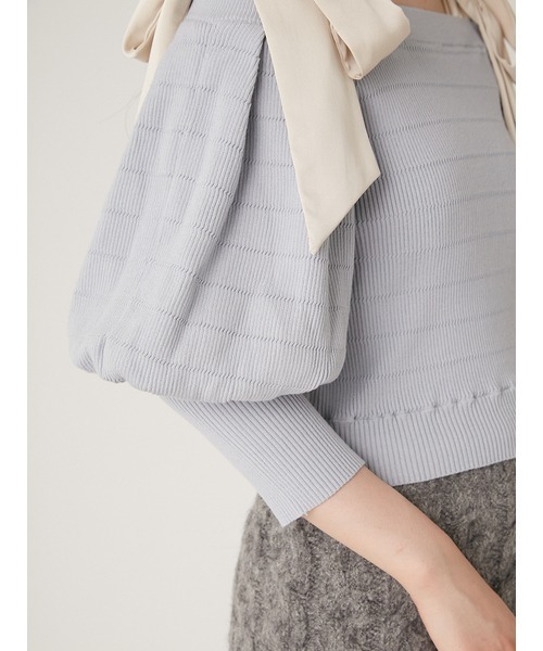 LILY BROWN（リリーブラウン）の「ショルダーリボンオフショルニットトップス（ニット/セーター・レディース・アイボリー/ライトブルー/ブラック・FREE）」の13枚目の写真