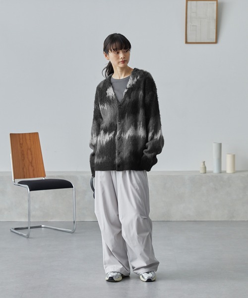 MONO-MART(モノマート)の「アブストラクトシャギーモヘアライク ルーズニットカーディガン(カーディガン/ボレロ・メンズ・グレー/ブラウン/ダークネイビー/ブラック・L/M)」の6枚目の写真