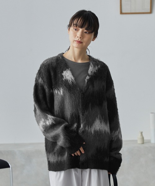 MONO-MART(モノマート)の「アブストラクトシャギーモヘアライク ルーズニットカーディガン(カーディガン/ボレロ・メンズ・グレー/ブラウン/ダークネイビー/ブラック・L/M)」の8枚目の写真