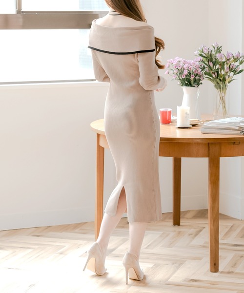 Julia Boutique（ジュリアブティック）の「パイピングオフショルダーニットタイトワンピース（ワンピース・レディース・ブラック/ベージュ・ONE）」の4枚目の写真