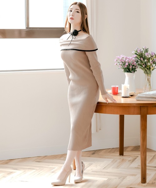 Julia Boutique（ジュリアブティック）の「パイピングオフショルダーニットタイトワンピース（ワンピース・レディース・ブラック/ベージュ・ONE）」の6枚目の写真