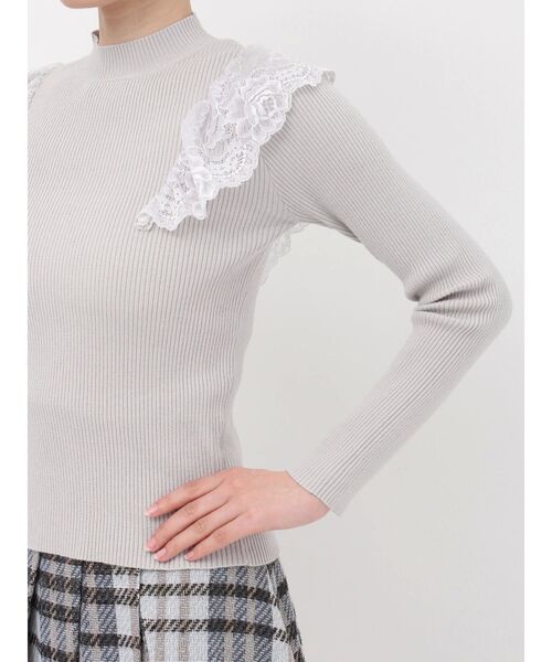 dazzlin（ダズリン）の「バックオープンフリルニットプルオーバー（ニット/セーター・レディース・ブラック/オフホワイト/グレー/ピンク・FREE）」の8枚目の写真