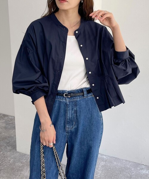 fredy emue（フレディエミュ）の「パールボタン クロップドタック ブラウス（シャツ/ブラウス・レディース・オフホワイト/ネイビー/ブルー系その他/ベージュ・38）」の7枚目の写真