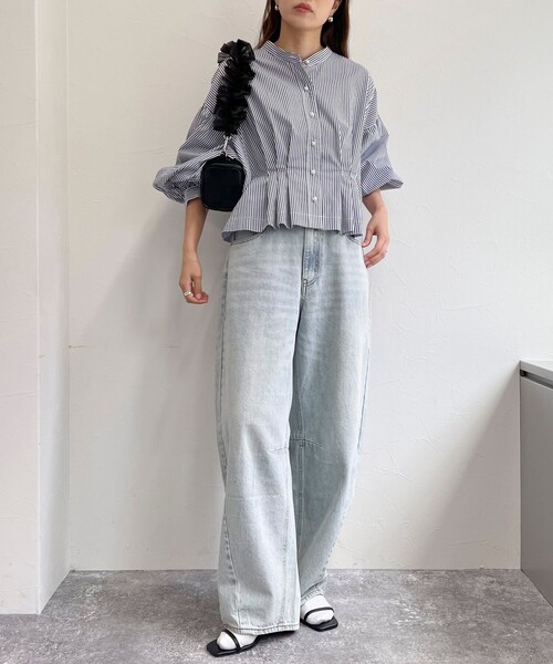 fredy emue（フレディエミュ）の「パールボタン クロップドタック ブラウス（シャツ/ブラウス・レディース・オフホワイト/ネイビー/ブルー系その他/ベージュ・38）」の8枚目の写真