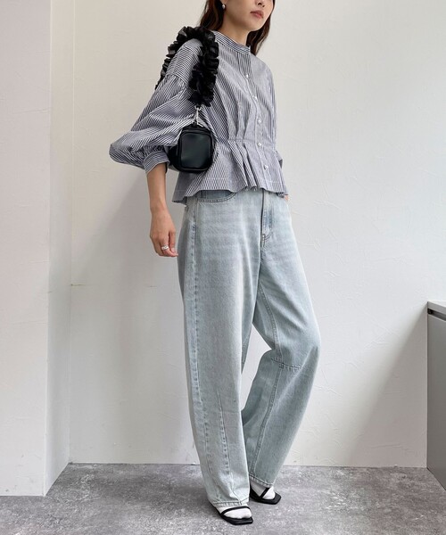 fredy emue（フレディエミュ）の「パールボタン クロップドタック ブラウス（シャツ/ブラウス・レディース・オフホワイト/ネイビー/ブルー系その他/ベージュ・38）」の9枚目の写真