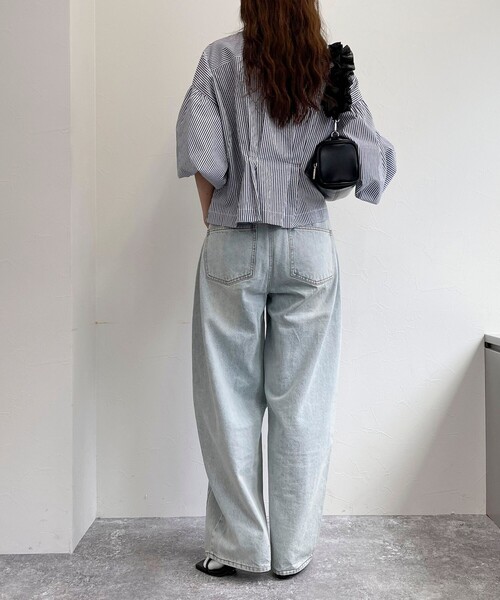 fredy emue（フレディエミュ）の「パールボタン クロップドタック ブラウス（シャツ/ブラウス・レディース・オフホワイト/ネイビー/ブルー系その他/ベージュ・38）」の10枚目の写真