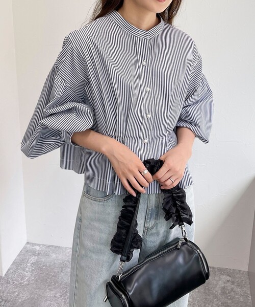 fredy emue（フレディエミュ）の「パールボタン クロップドタック ブラウス（シャツ/ブラウス・レディース・オフホワイト/ネイビー/ブルー系その他/ベージュ・38）」の14枚目の写真