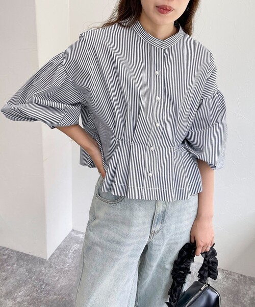 fredy emue（フレディエミュ）の「パールボタン クロップドタック ブラウス（シャツ/ブラウス・レディース・オフホワイト/ネイビー/ブルー系その他/ベージュ・38）」の18枚目の写真