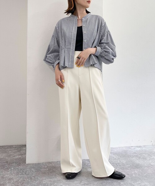 fredy emue（フレディエミュ）の「パールボタン クロップドタック ブラウス（シャツ/ブラウス・レディース・オフホワイト/ネイビー/ブルー系その他/ベージュ・38）」の19枚目の写真