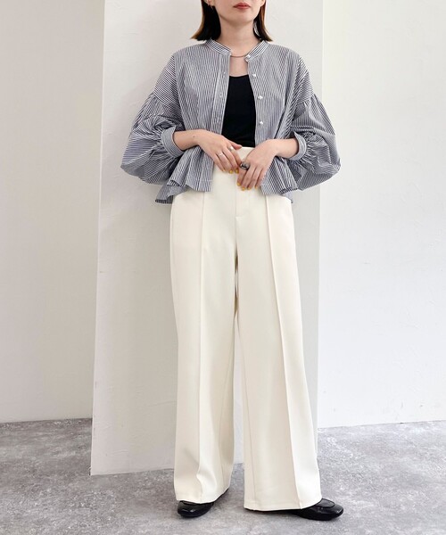 fredy emue（フレディエミュ）の「パールボタン クロップドタック ブラウス（シャツ/ブラウス・レディース・オフホワイト/ネイビー/ブルー系その他/ベージュ・38）」の22枚目の写真