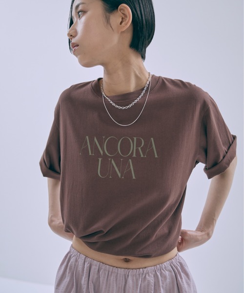 EN NEUME(エンノイム)の「Logo Printed Tee(Tシャツ/カットソー・レディース・ライトベージュ/オフホワイト/ブラウン・FREE)」の3枚目の写真