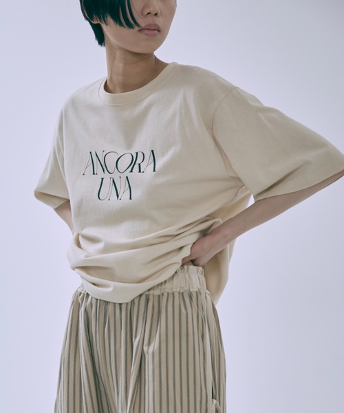 EN NEUME(エンノイム)の「Logo Printed Tee(Tシャツ/カットソー・レディース・ライトベージュ/オフホワイト/ブラウン・FREE)」の1枚目の写真