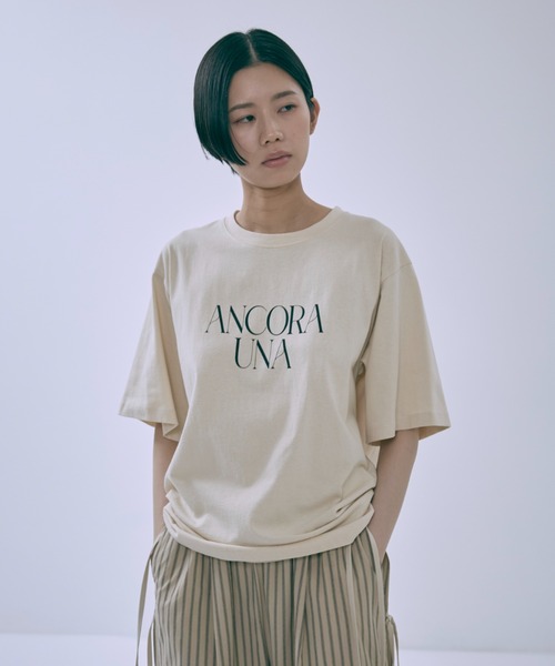 EN NEUME(エンノイム)の「Logo Printed Tee(Tシャツ/カットソー・レディース・ライトベージュ/オフホワイト/ブラウン・FREE)」の4枚目の写真