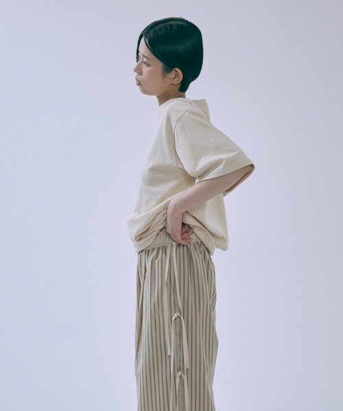 EN NEUME(エンノイム)の「Logo Printed Tee(Tシャツ/カットソー・レディース・ライトベージュ/オフホワイト/ブラウン・FREE)」の5枚目の写真