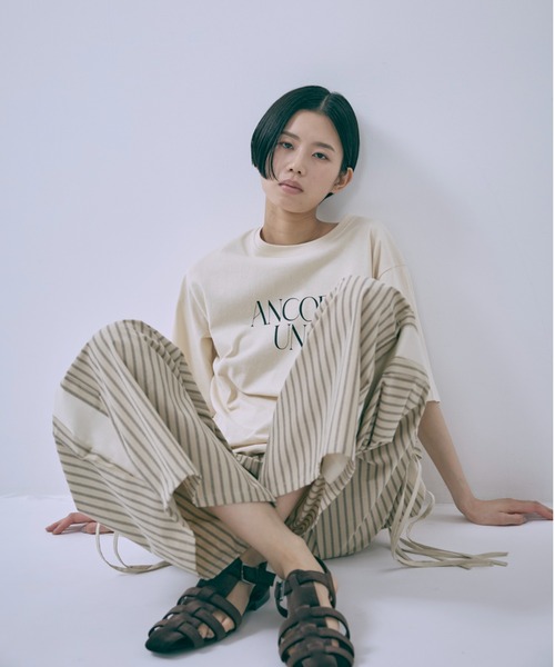 EN NEUME(エンノイム)の「Logo Printed Tee(Tシャツ/カットソー・レディース・ライトベージュ/オフホワイト/ブラウン・FREE)」の11枚目の写真