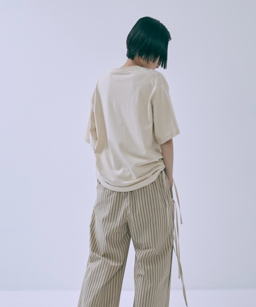 EN NEUME(エンノイム)の「Logo Printed Tee(Tシャツ/カットソー・レディース・ライトベージュ/オフホワイト/ブラウン・FREE)」の7枚目の写真