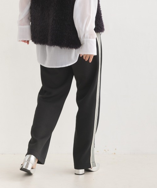 OMNES(オムネス)の「ダンボールニットライン入りトラックパンツ(スウェットパンツ・レディース・グリーン/ベージュ/ブラック・LARGE/MEDIUM)」の17枚目の写真