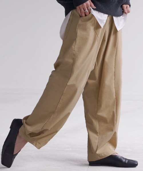 HUG.U(ハグユー)の「シワになりにくい ゆるカーブパンツ(スラックス・レディース・ベージュ/グレー/カーキ/ブラック/ネイビー・FREE)」の9枚目の写真