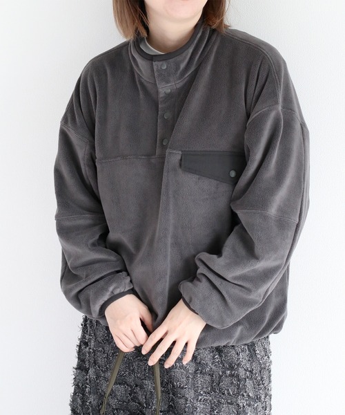 cepo（セポ）の「フリースハイネックプルオーバー（スウェット・レディース・オフホワイト/チャコール/ブルー・M）」の4枚目の写真