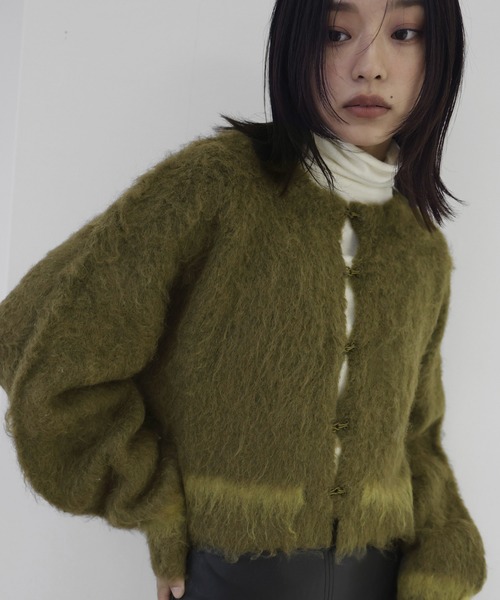 hellam(へラム)の「【さきっぺさんコラボ】2wayデザインホック配色ショートニット(ニット/セーター・レディース・グリーン/チャコール/カーキ/グレー・FREE)」の6枚目の写真