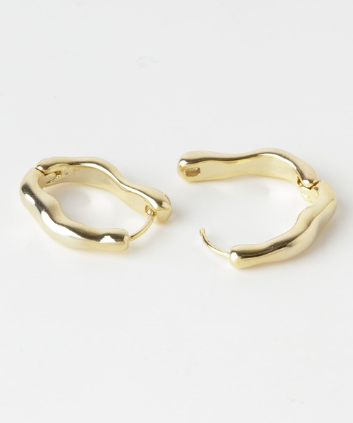 URBAN RESEARCH Sonny Label（アーバンリサーチサニーレーベル）の「ウェーブフープピアス（ピアス（両耳用）・レディース・ゴールド/シルバー・ONE）」の5枚目の写真
