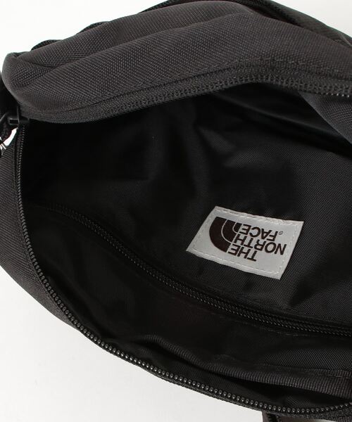 THE NORTH FACE(ザノースフェイス)の「THE NORTH FACE(ザ・ノースフェイス)/スクエア ミニショルダーバッグ クロスバッグ/WL LOGO CROSS BAG S(ショルダーバッグ・メンズ・ブラック・FREE)」の4枚目の写真