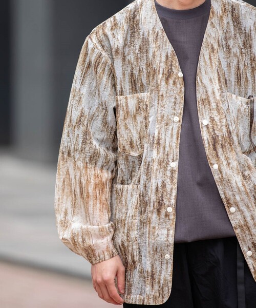 SHIPS any（シップス エニィ）の「【SHIPS any別注】迷迭香: シアー メッシュ プリント ノーカラー シャツ ジャケット◇（シャツ/ブラウス・メンズ・ベージュ/ブルー/ブラック・02/03）」の13枚目の写真