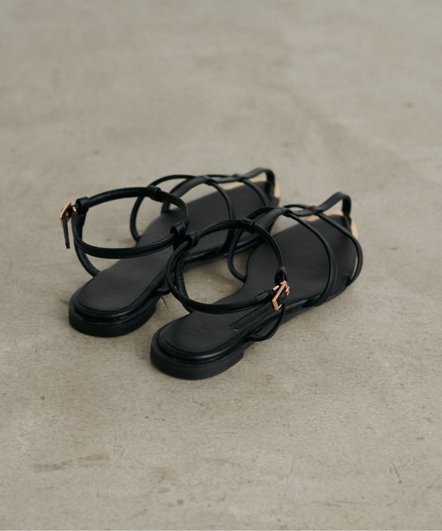 LARUTA(ラルータ)の「【LARUTA】ポインテッドTストラップサンダル(サンダル・レディース・ブラック/アイボリー・LARGE/MEDIUM)」の6枚目の写真
