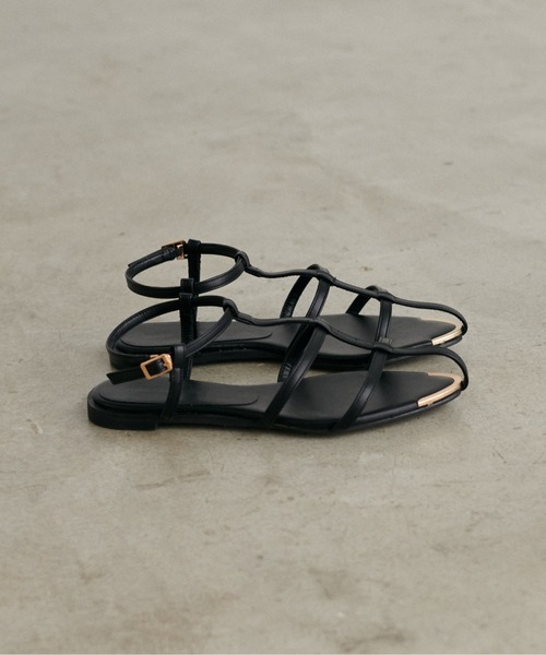 LARUTA(ラルータ)の「【LARUTA】ポインテッドTストラップサンダル(サンダル・レディース・ブラック/アイボリー・LARGE/MEDIUM)」の5枚目の写真