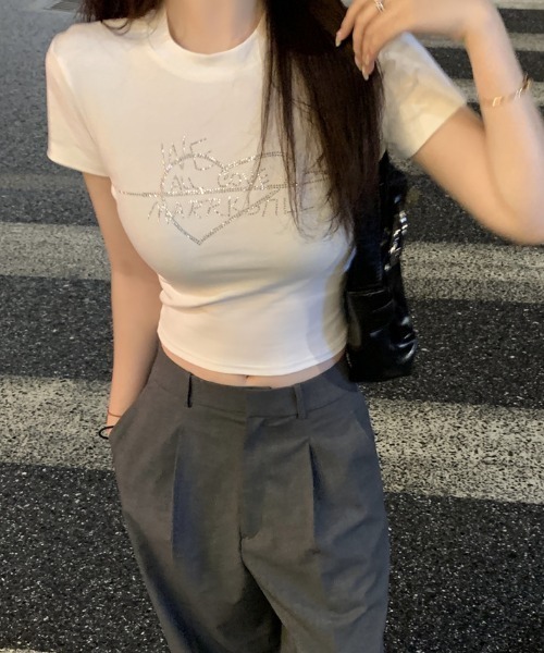 lilful(リルフル)の「ラインストーン ハートレタリングロゴ コンパクトピチT(Tシャツ/カットソー・レディース・ホワイト/ブラック・M/S)」の6枚目の写真