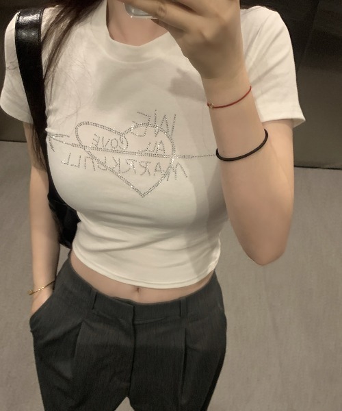 lilful(リルフル)の「ラインストーン ハートレタリングロゴ コンパクトピチT(Tシャツ/カットソー・レディース・ホワイト/ブラック・M/S)」の4枚目の写真