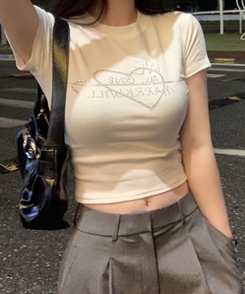 lilful(リルフル)の「ラインストーン ハートレタリングロゴ コンパクトピチT(Tシャツ/カットソー・レディース・ホワイト/ブラック・M/S)」の5枚目の写真