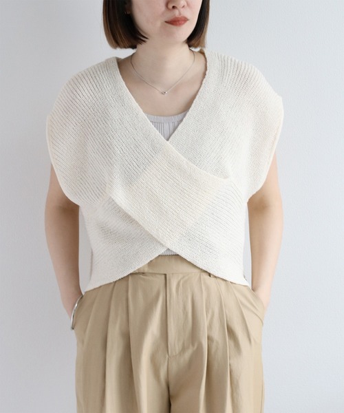 cepo(セポ)の「〈前後2way〉畦編みクロスベスト(ベスト・レディース・オフホワイト/チャコール/グレイッシュベージュ・M)」の1枚目の写真