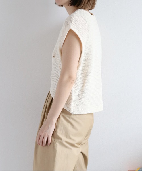 cepo(セポ)の「〈前後2way〉畦編みクロスベスト(ベスト・レディース・オフホワイト/チャコール/グレイッシュベージュ・M)」の11枚目の写真