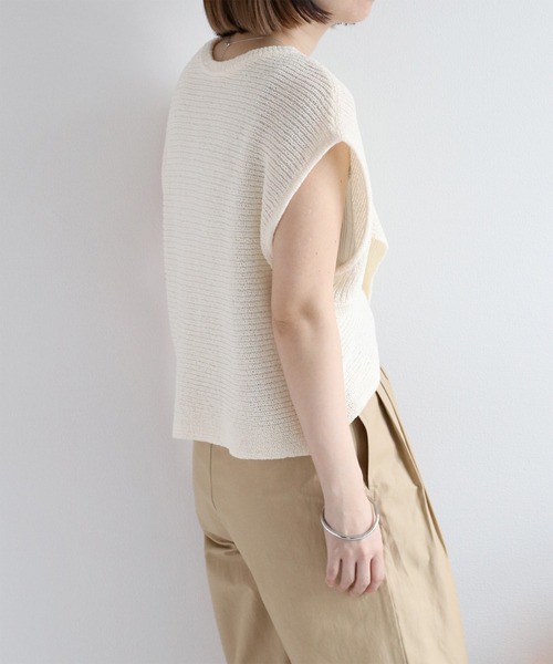 cepo(セポ)の「〈前後2way〉畦編みクロスベスト(ベスト・レディース・オフホワイト/チャコール/グレイッシュベージュ・M)」の13枚目の写真