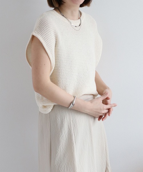 cepo(セポ)の「〈前後2way〉畦編みクロスベスト(ベスト・レディース・オフホワイト/チャコール/グレイッシュベージュ・M)」の16枚目の写真