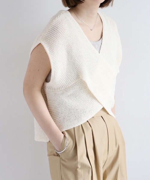 cepo(セポ)の「〈前後2way〉畦編みクロスベスト(ベスト・レディース・オフホワイト/チャコール/グレイッシュベージュ・M)」の14枚目の写真