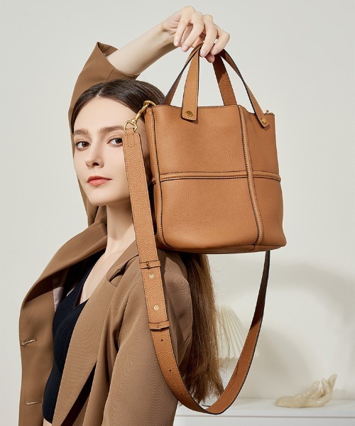 NiiNa(ニーナ)の「【 NiiNa / ニーナ 】高品質牛革 2way 大容量 クロスデザイン バケットバッグ(ショルダーバッグ・レディース・ブラウン/ブラック・FREE)」の4枚目の写真