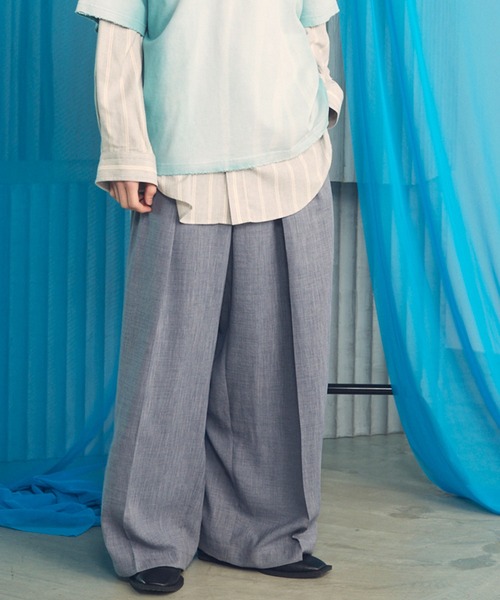 MAISON SPECIAL（メゾンスペシャル）の「《UNISEX》Triacetate Prime-Wide Two-tuck Slacks/トリアセテートプライムワイドツータックスラックス【MAISON SPECIAL/メゾンスペシャル】■セットアップ対応■（スラックス・メンズ・ブラック/グレイッシュベージュ/チャコールグレー/ブルー・0/1/2）」の4枚目の写真