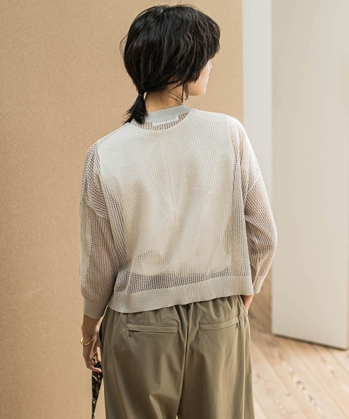 MAYSON GREY(メイソングレイ)の「透かし柄編みニットカーディガン≪手洗い可能≫(カーディガン/ボレロ・レディース・ブルー/イエロー/ホワイト/ライトグレー/チャコールグレー・M)」の7枚目の写真