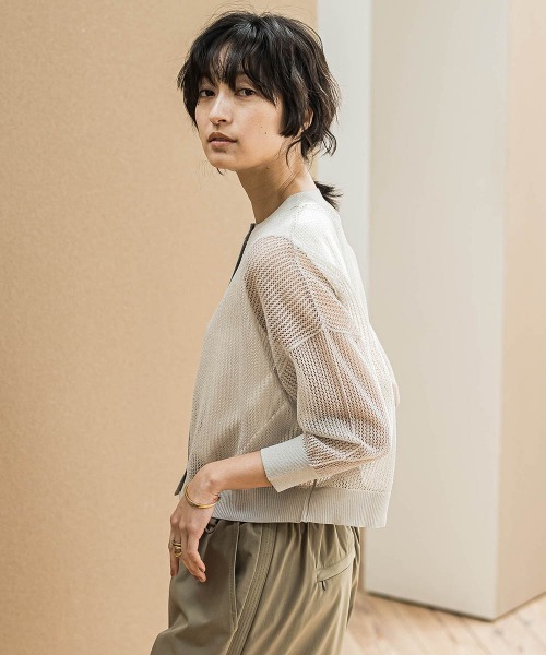 MAYSON GREY(メイソングレイ)の「透かし柄編みニットカーディガン≪手洗い可能≫(カーディガン/ボレロ・レディース・ブルー/イエロー/ホワイト/ライトグレー/チャコールグレー・M)」の6枚目の写真