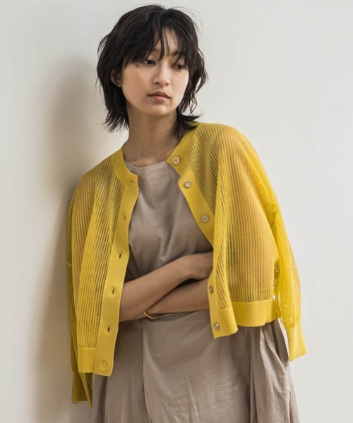 MAYSON GREY(メイソングレイ)の「透かし柄編みニットカーディガン≪手洗い可能≫(カーディガン/ボレロ・レディース・ブルー/イエロー/ホワイト/ライトグレー/チャコールグレー・M)」の12枚目の写真