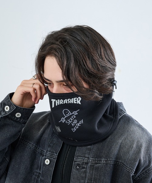 THRASHER(スラッシャー)の「【THRASHER】THRASHER マルチロゴスウェットネックウォーマー YMY(ネックウォーマー/スヌード・メンズ・ブラック系1/ブラック/グレー・FREE)」の1枚目の写真