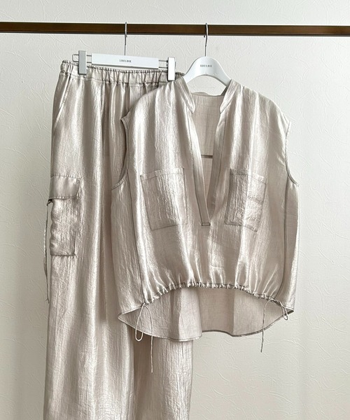 LHELBIE（レルビエ）の「スキッパードロストシャツ（シャツ/ブラウス・レディース・ライトグレー/ブラウン/ブラック・M）」の3枚目の写真