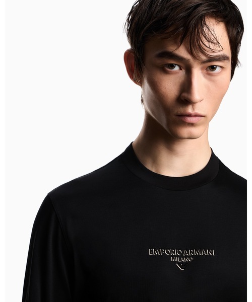 EMPORIO ARMANI(エンポリオアルマーニ)の「【エンポリオ アルマーニ】トップス リヨセル混紡ジャージー 3Dエフェクトロゴ(Tシャツ/カットソー・メンズ・オフホワイト/ブラック/ネイビー/ダークカーキ・X-LARGE/SMALL/MEDIUM/LARGE/X-SMALL/XX-LARGE)」の9枚目の写真