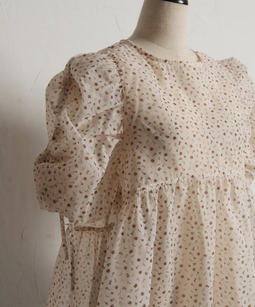 tocco closet(トッコ クローゼット)の「【ZOZO限定】小花柄デザインドロストスリーブブラウス(シャツ/ブラウス・レディース・ブラック/ブルー/ブラウン・M)」の11枚目の写真